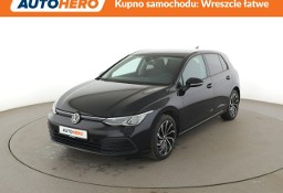 Volkswagen Golf VIII 131KM kamera ACC grzane fotele FrontAssist climatronic hak LED