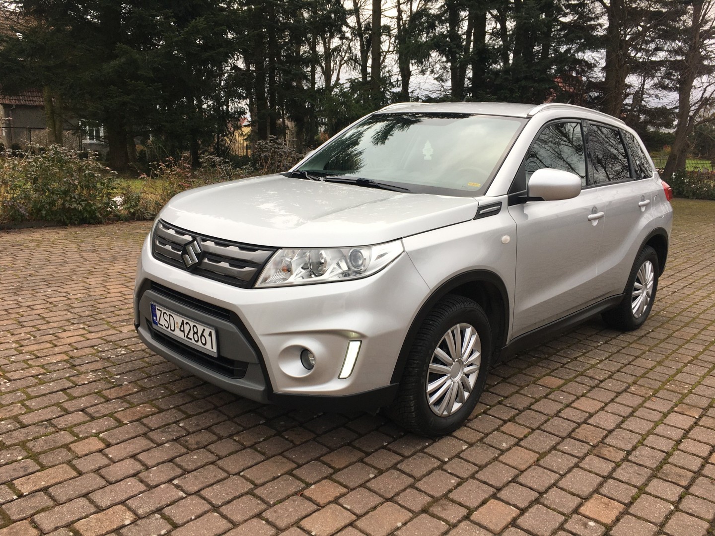 Suzuki Vitara II 1.6 benz. klimatronik, navi, start stop, 2kpl. kół