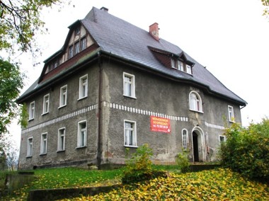 Chełmsko Śląskie, lokale w zabytkowym budynku w Sudetach-1