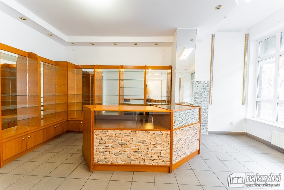 Lokal użytkowy w centrum Karlina! - More