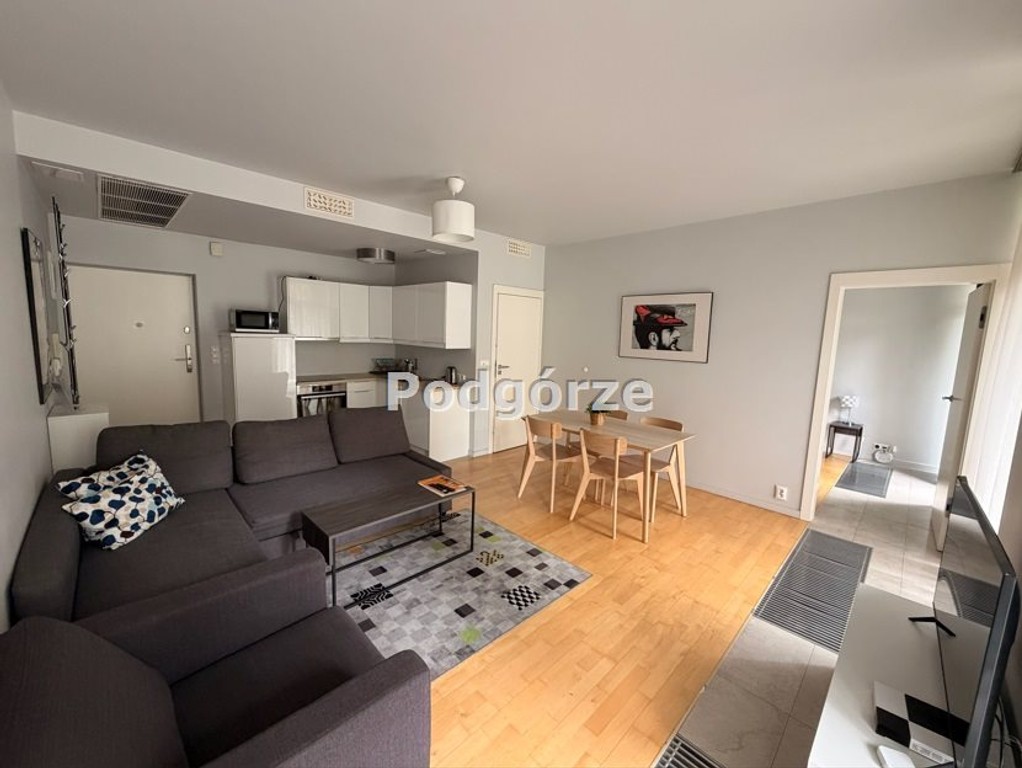 2 zadbane pokoje, ścisłe centrum, winda