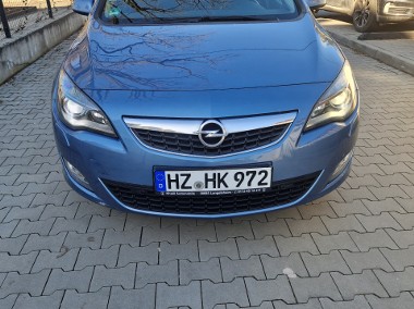 Astra 1.4 turbo benzyna Cosmo wyposażenie full xenon navi z Niemiec -1