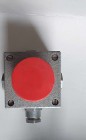 Awaryjny przycisk sterowania w obudowie metalowej     