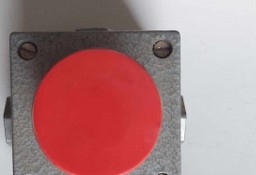 Awaryjny przycisk sterowania w obudowie metalowej     