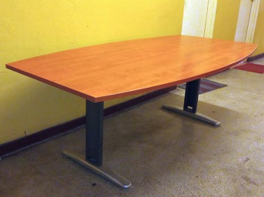 Stół na nogach metalowych z blatem w kształcie beczki 200 x 110  (80) -1