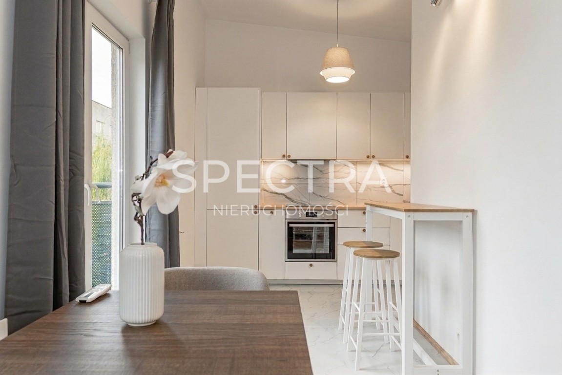2 pokoje + garderoba | Duży balkon | Tramwaj obok