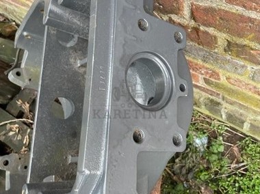 Fwd: Wspornik osi przedniej new holland case steyr 82030986 , 8203098-1