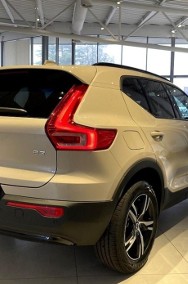 Volvo XC40 B3 Plus Dark 2.0 B3 Plus Dark (163KM) Podgrzewana szyba przednia-2