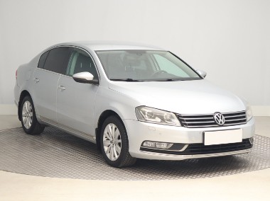 Volkswagen Passat B7 , Salon Polska, Navi, Klimatronic, Tempomat, Parktronic-1