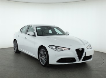 Alfa Romeo Giulia , Salon Polska, Serwis ASO, Automat, Xenon, Bi-Xenon,