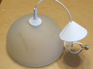 Lampa wisząca na kablu 80 cm, matowy szklany klosz w kształcie fragmentu kuli-1