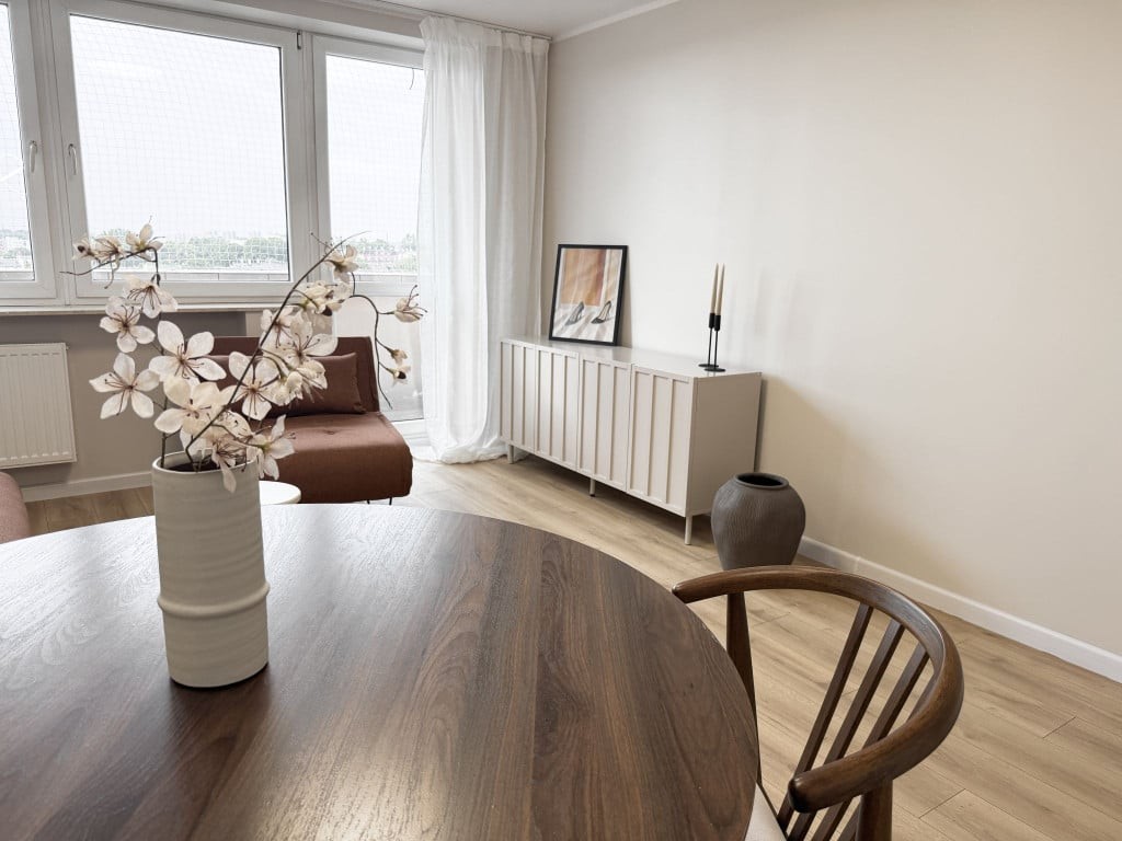 Wysoki standard |Centrum Irys|duży balkon|garderoba| kapitalny remont% - Więcej