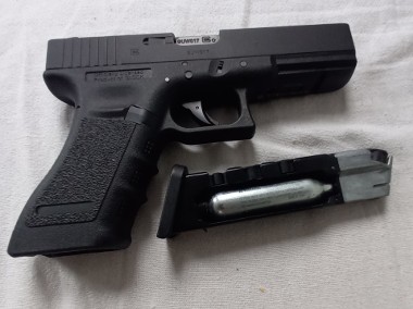 sprzedam mało używany glock 17 -1