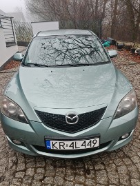mazda3 w dobrym stanie, niski przebieg, komplet kół