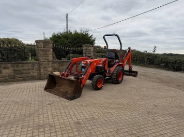 Sprzedam ciągnik Kubota w ładowacz czołowy / koparkę-1