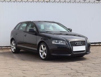 Audi A3 II (8P) , Klimatronic, Tempomat, Parktronic, Podgrzewane siedzienia,