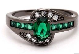 Nowy czarny pierścionek czerń zielona cyrkonia kamień zielony biały