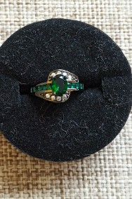 Nowy czarny pierścionek czerń zielona cyrkonia kamień zielony biały-2