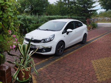 sprzedam KIA Rio rocznik 2016r kupiony w 2017r. garażowany stan bdb.-1