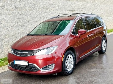 Chrysler Pacifica-1