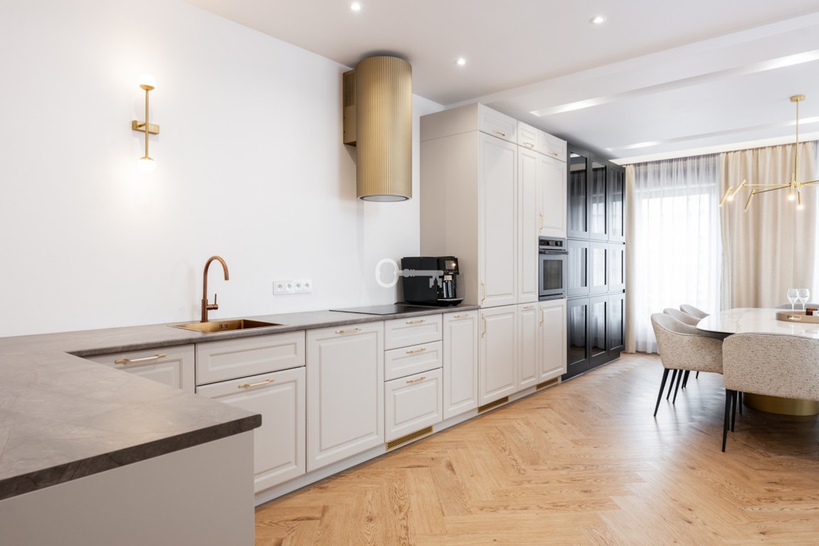 Wyjątkowy apartament z prywatnym tarasem na dachu – pohled 4