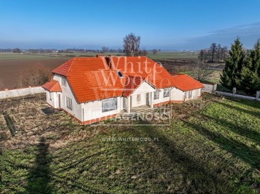 <p>Duży dom w stanie surowym na działce 2800 m2</p>-1