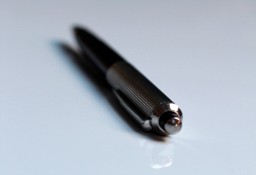 Prank długopis kopiący prądem 