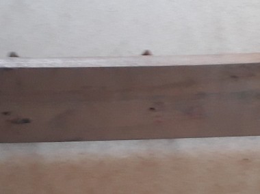 Drewniany wiszący wieszak z głębokiego PRL-u; deseczka 57x8x2 cm-2