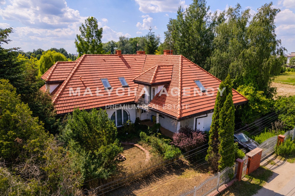 Dom z ogrodem i dwoma tarasami pod Warszawą