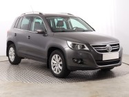 Volkswagen Tiguan , Salon Polska, Xenon, Bi-Xenon, Klimatronic, Parktronic