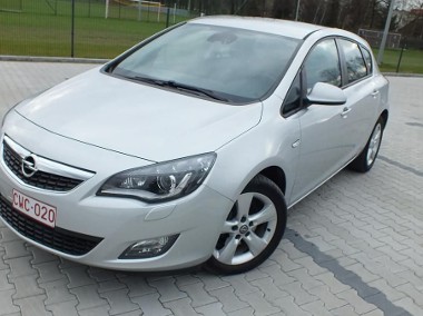 Opel Astra J bezwypadkowy zadbany opłacony gw do 12 m. KSENON-1