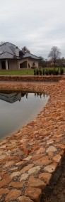 Kamień na skarpy oczka wodnego stawu zbiornika retencyjnego -3