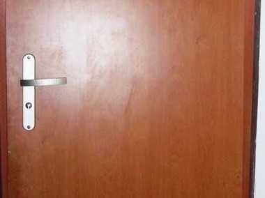 Drzwi łazienkowe z zamkiem-1