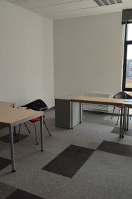 Nowoczesne biuro z wyświetlaczem LCD 75 cali na wynajem w budynku IDEA-2