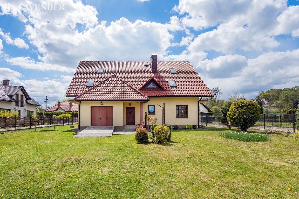Przestronny dom 215,9 m² , 30 a działka, pompa ci