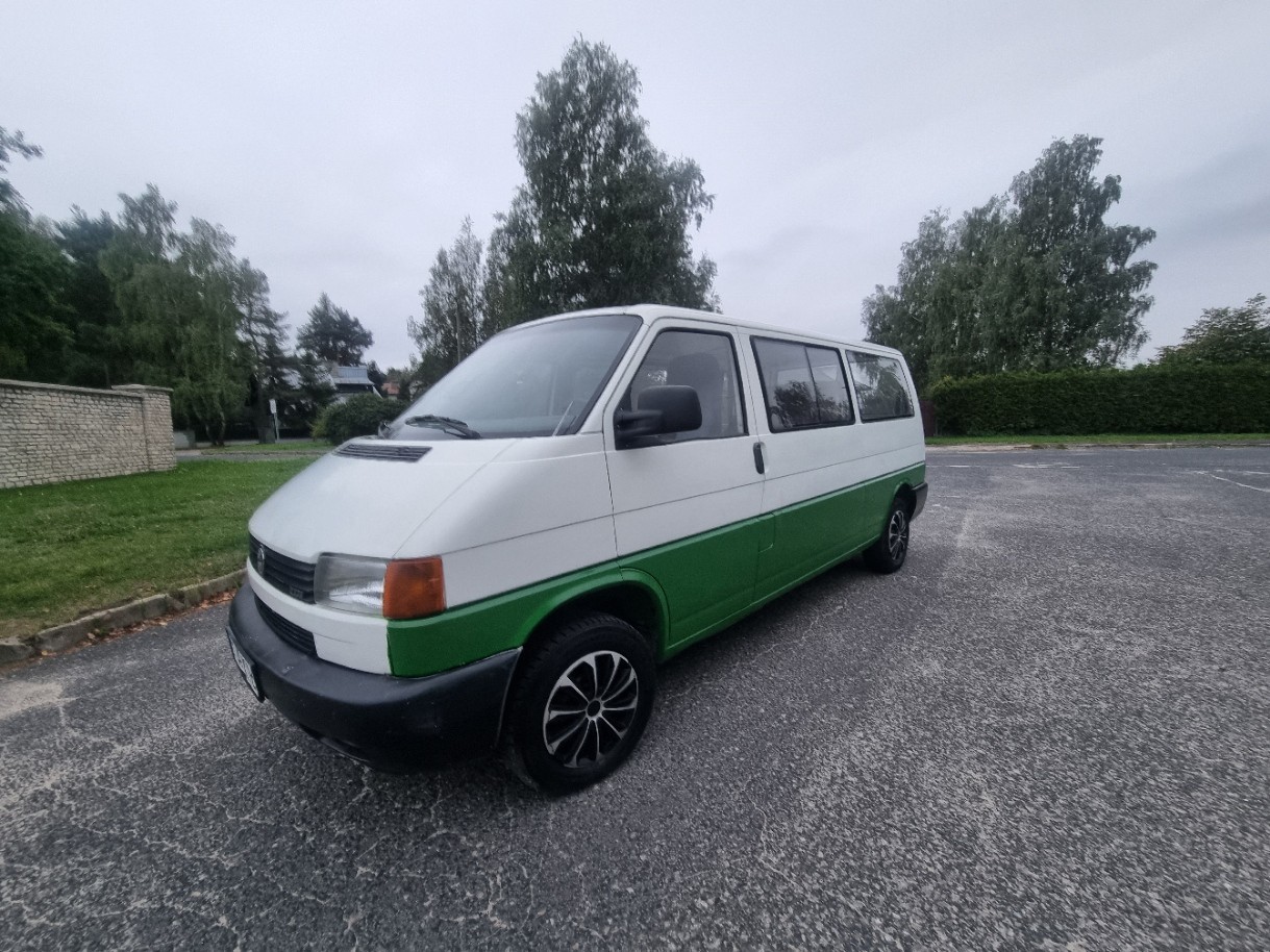 Volkswagen Transporter T4 9-osobowy Long 2.5TDI Wersja długa 102 Km nawiew tył