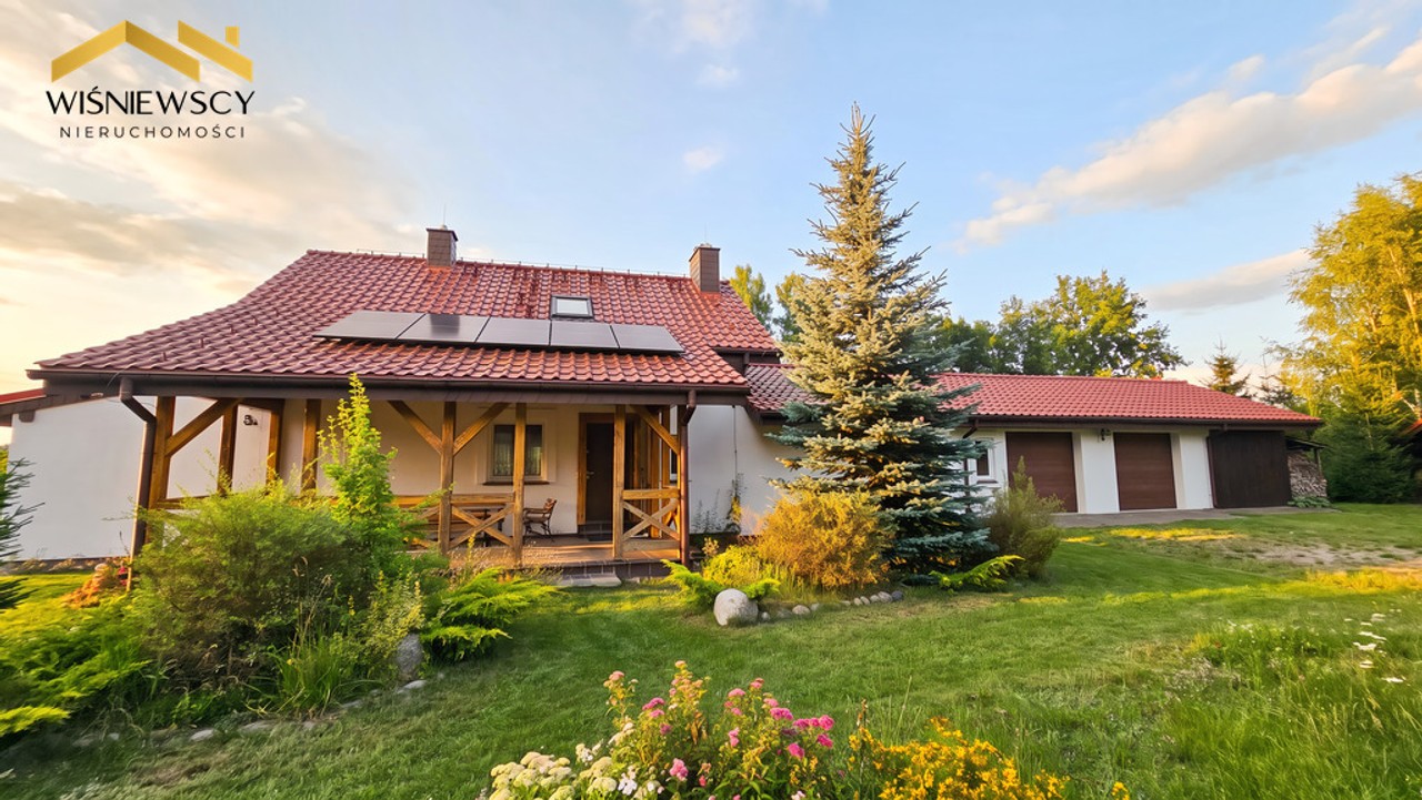 Dom ze stajnią na działce 8256 m²-Kochanówka