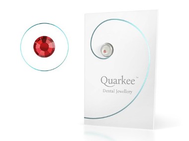 biżuteria nazębna Quarkee Red Velvet 2,2mm kryształek na ząb czerwień 1 szt-1