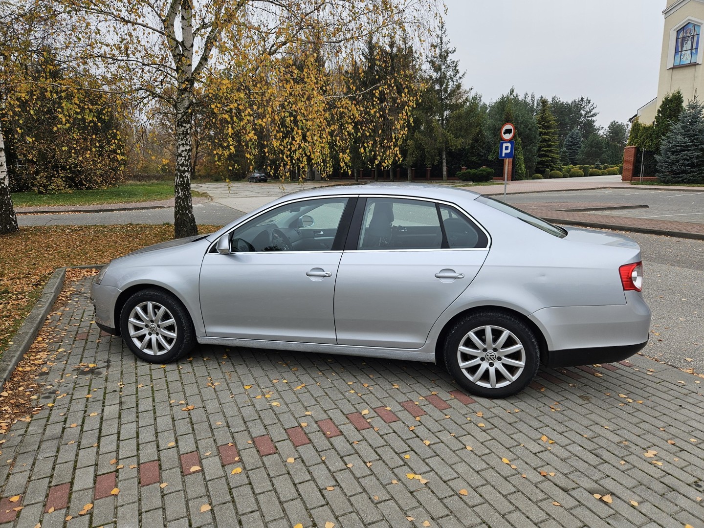 Volkswagen Jetta V komplet kół zimowych, odpinany hak, zadbany