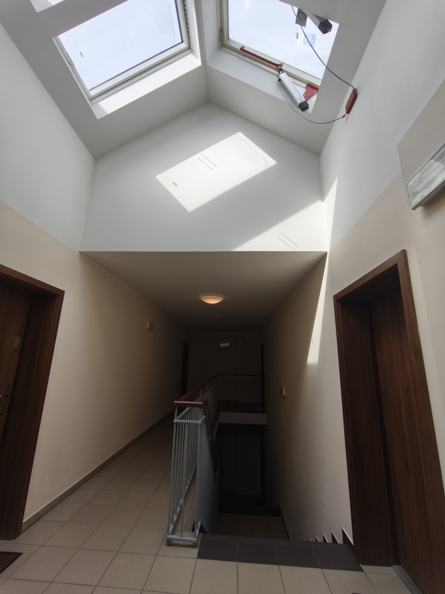 Mieszkanie z balkonem i garażem – další
