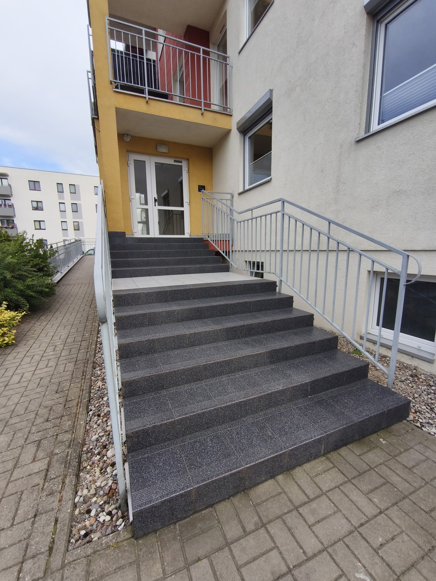 Mieszkanie z balkonem i garażem – pohled 4