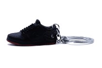 Brelok Nike SB DUNK Low Black Pigeon / 883232–008