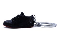 Brelok Nike SB DUNK Low Black Pigeon / 883232–008