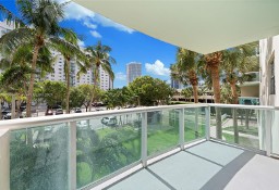 Dom Sunny Isles Beach