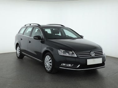 Volkswagen Passat B7 , Salon Polska, Navi, Xenon, Bi-Xenon, Klimatronic, Tempomat,-1