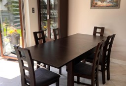 Stół  z krzesłami  i stolik kawowy