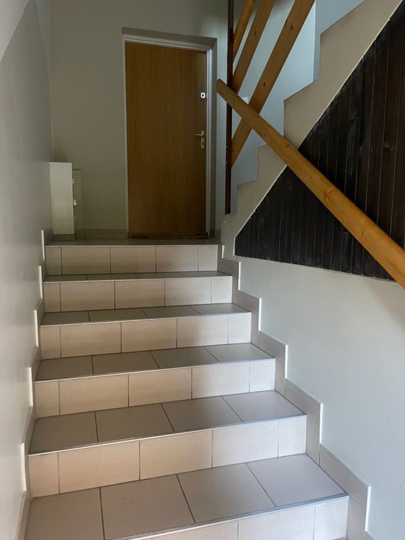 Do sprzedaży mieszkanie 3-pokojowe 48 m² z garażem -Zakopane-ul. Za Cieszynianką – pohled 2