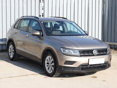 Volkswagen Tiguan , Salon Polska, VAT 23%, Navi, Klimatronic, Tempomat,-1