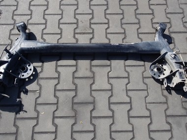KIA STONIC TYLNA BELKA ZAWIESZENIA OŚ NA TARCZE 2017--1