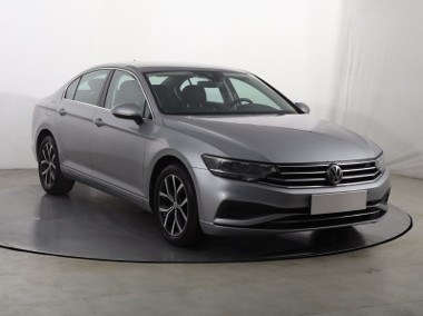 Volkswagen Passat B8 , Salon Polska, Automat, Klimatronic, Tempomat, Parktronic-1
